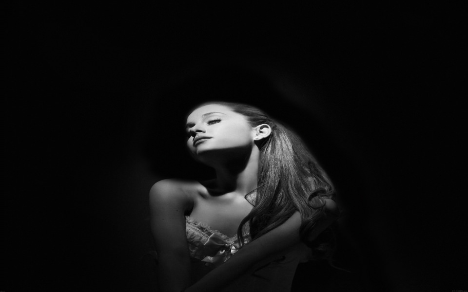Download Ariana Grande singer wallpaper