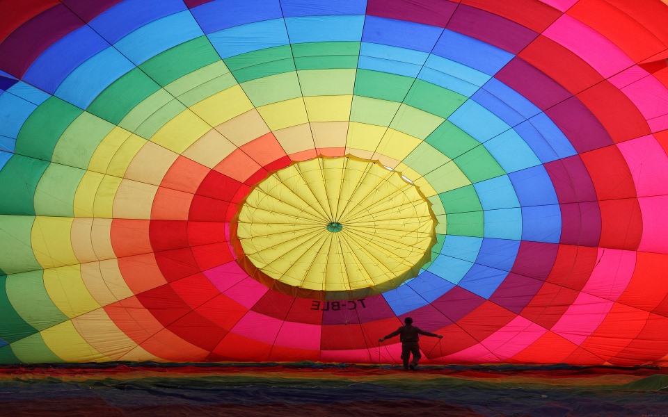 Download Bright Colourful Hot Air Balloon wallpaper