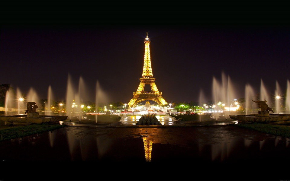 Download Eiffel Tower At Night wallpaper