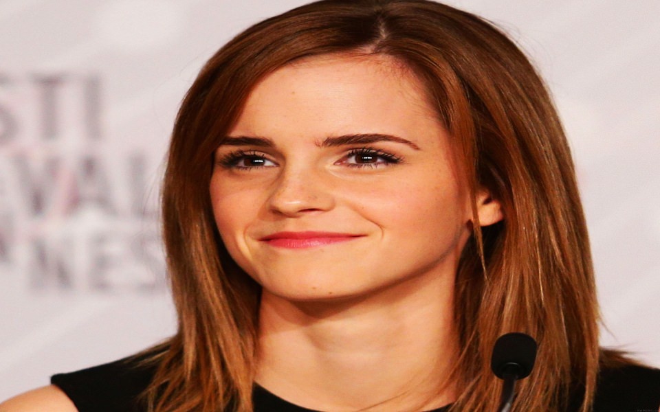 Download Emma Watson Actress wallpaper