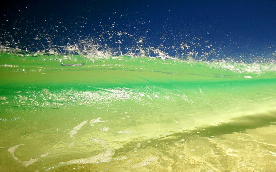 Download Green Waves Splash wallpaper