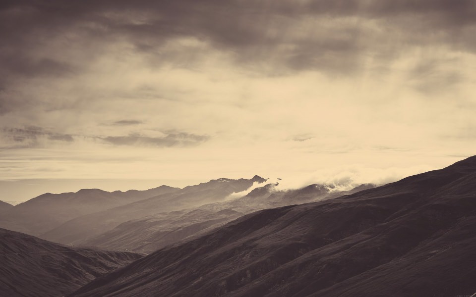 Download Grey Cloudy Mountain View wallpaper