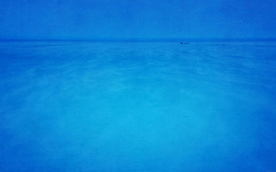 Download Minimal Deep Blue Sea wallpaper