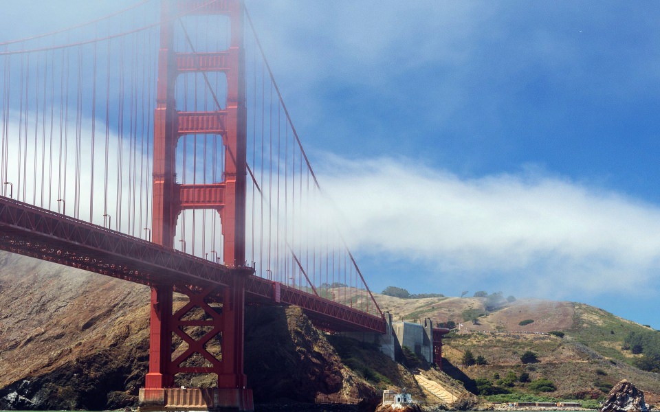 Download Misty Day On Golden Gate Bridge wallpaper