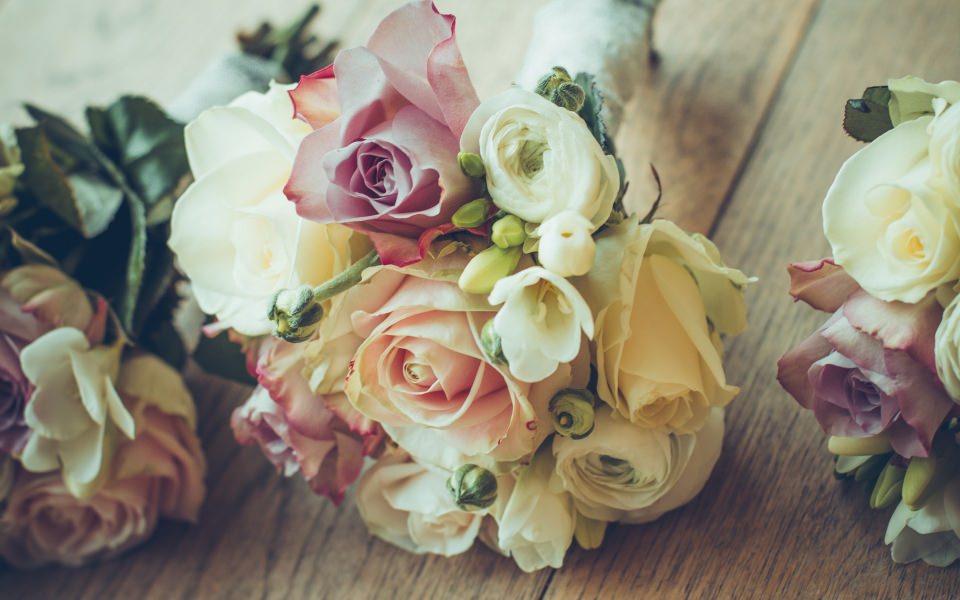 Download Pastel Roses Bouquet wallpaper