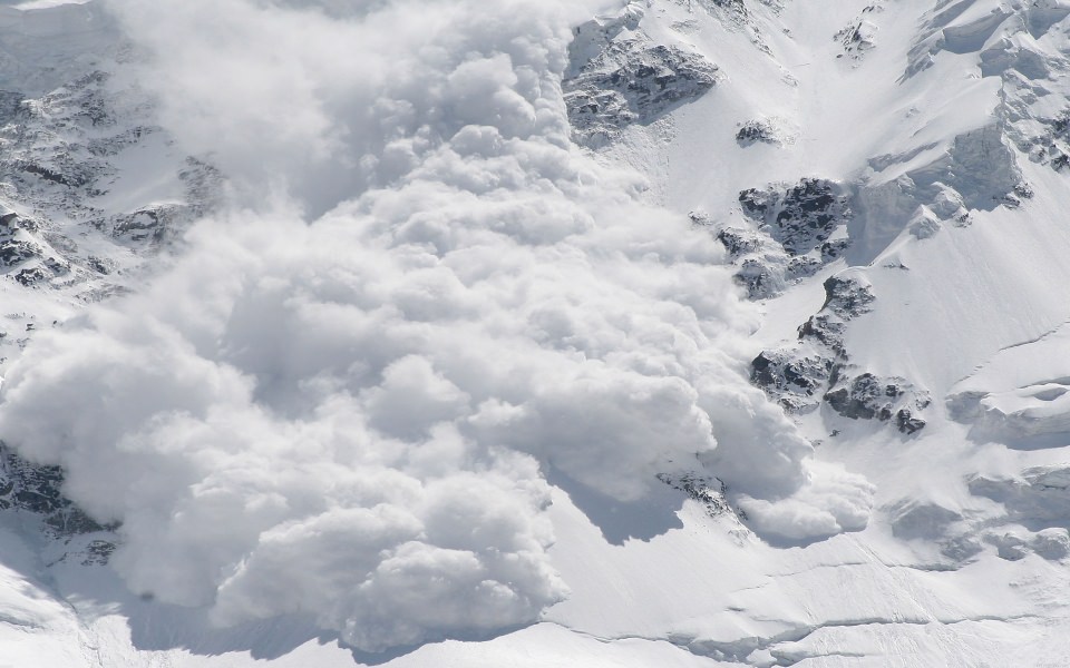 Download Snow Avalanche wallpaper