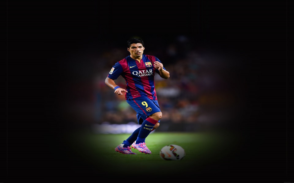 Download Suarez Playing For Barcelona wallpaper
