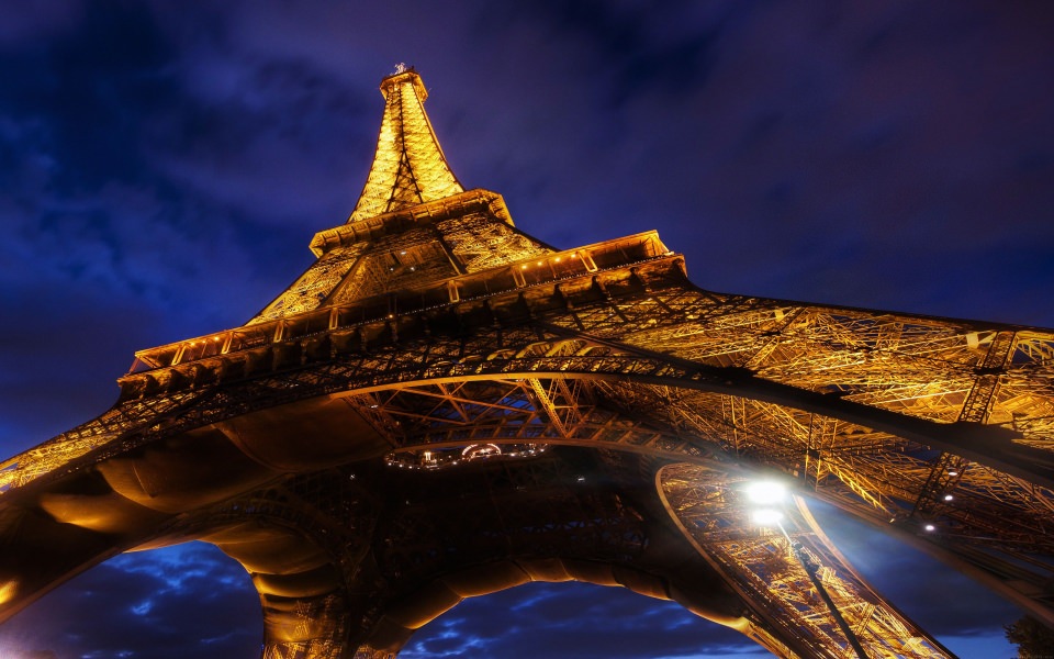 Download View Up Eiffel Tower wallpaper