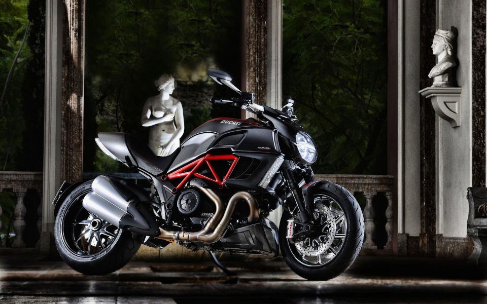 Download Ducati Diavel Bike wallpaper