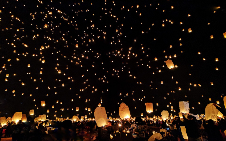 Download 1000 Amazing Sky Lanterns Photos wallpaper