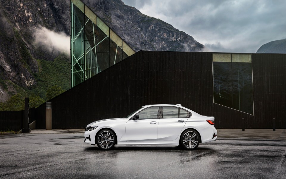Download BMW 3Series 2019 Cars 4K wallpaper