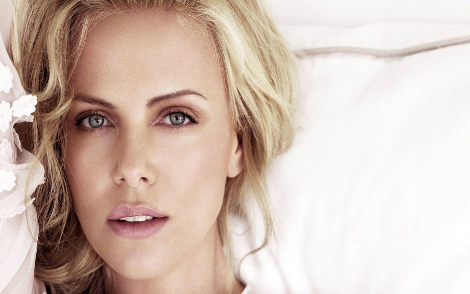 Download Charlize Theron Best Wallpapers wallpaper