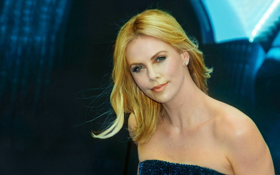 Download Charlize Theron HD Wallpapers wallpaper