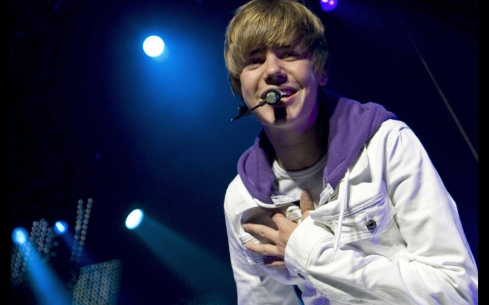 Download Justin Bieber One Less Lonely wallpaper