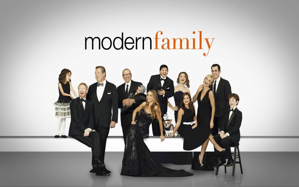 Download Modern Family Pics wallpaper