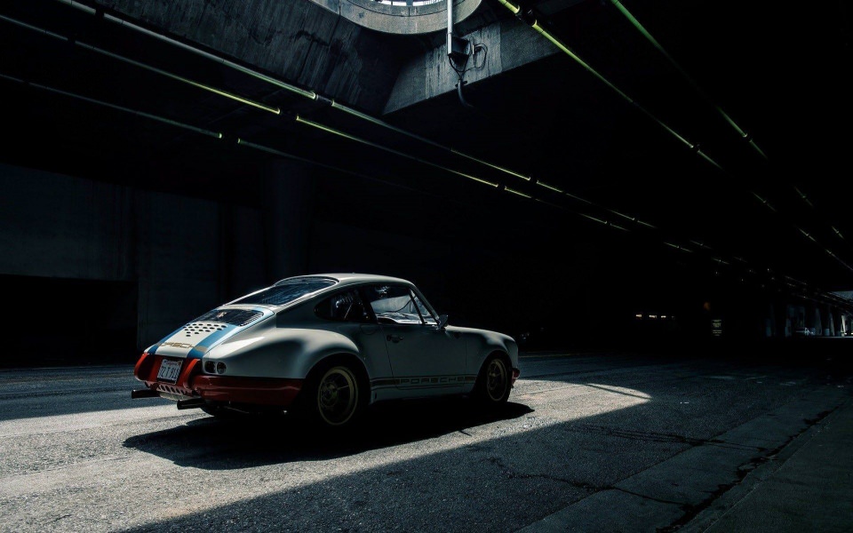 Download Patch of Light Tunnel Porsche 911 wallpaper