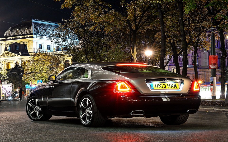 Download 2013 Rolls Royce Wraith luxury supercar wallpaper
