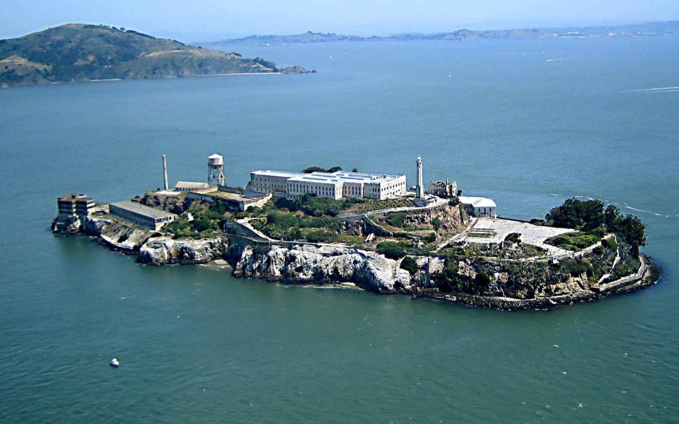Download Alcatraz Island in San Francisco wallpaper