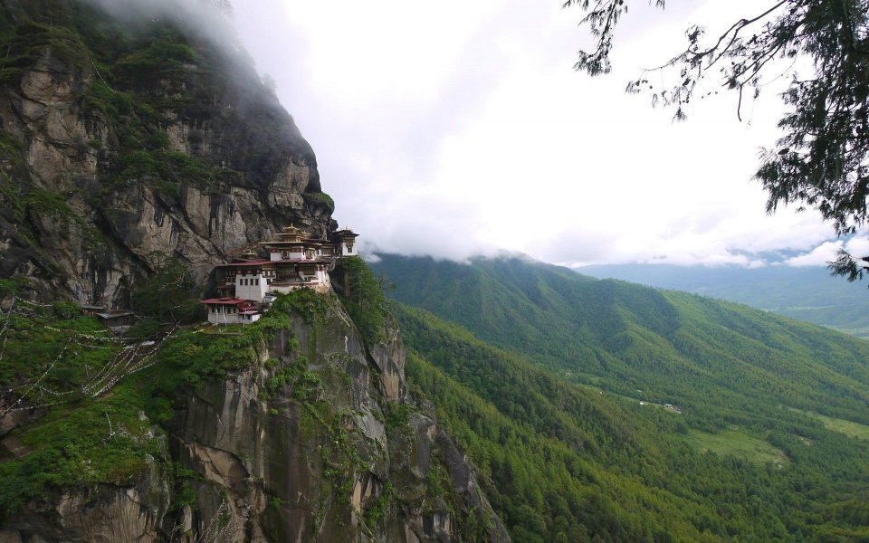 Download Bhutan rock homes wallpaper