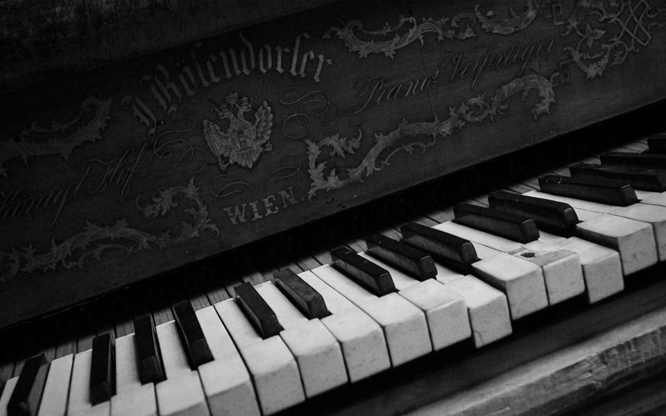 Download Black And White Piano Pictures wallpaper