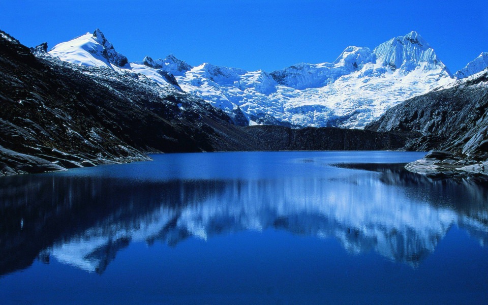 Download Blue lake in Peru wallpaper