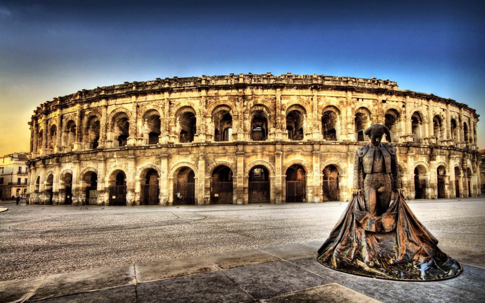 Download Colosseum and Statue Wallpapers wallpaper