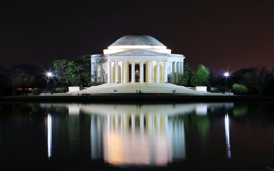 Download Jefferson Memorial at Night 4K Photo wallpaper