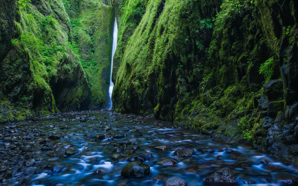Download Oneonta Gorge Waterfall Oregon wallpaper