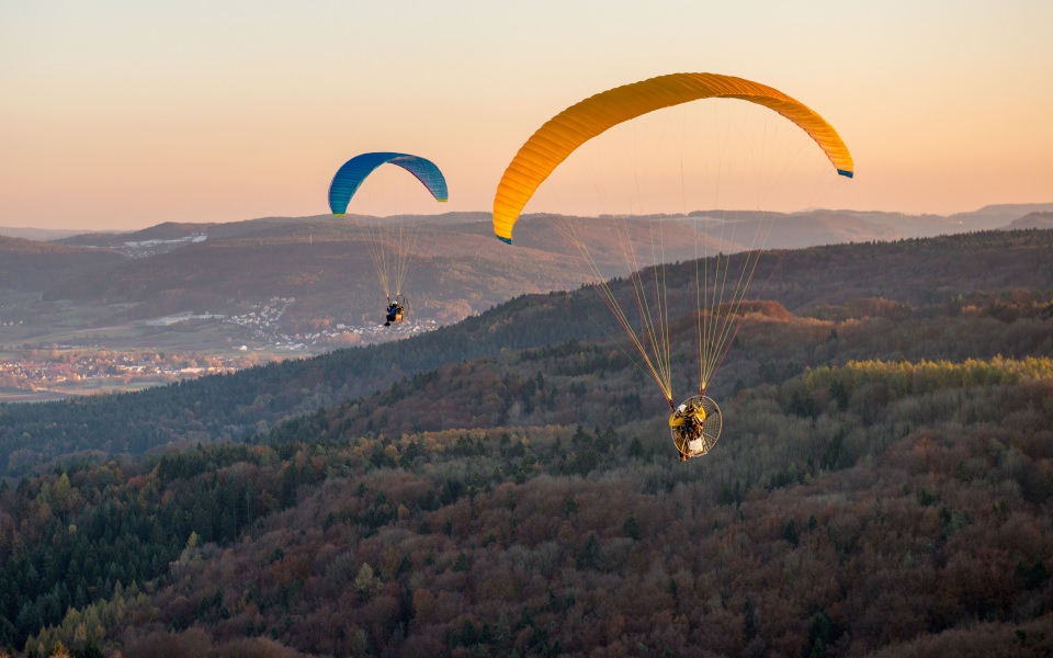 Download Paragliders Pics in 4K 2020 wallpaper