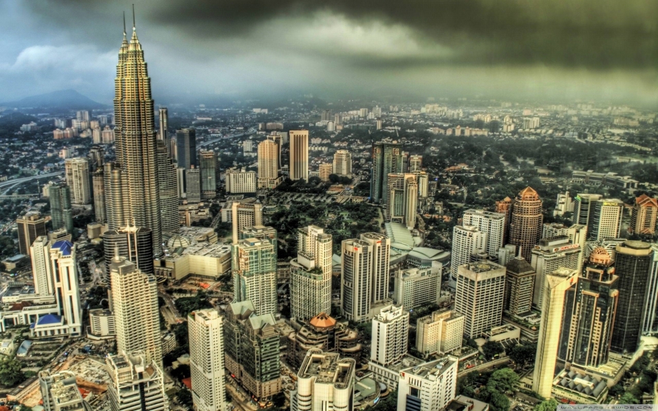 Download Petronas Towers Kuala Lumpur Malaysia 4K wallpaper