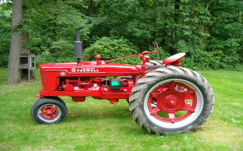 Download red and black farmall tractor free image wallpaper