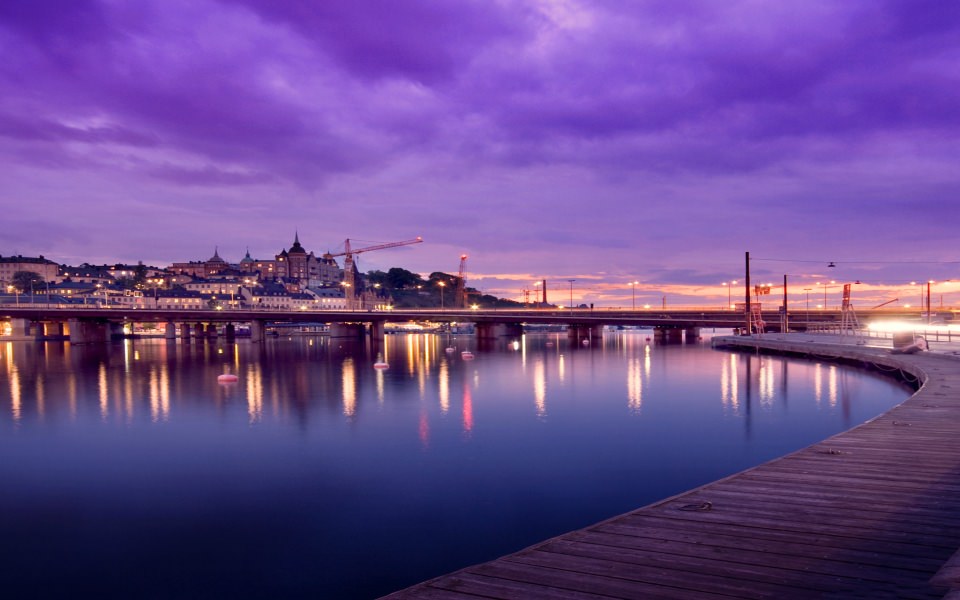 Download Riverbank Cityscape iPad 2k20 Pics wallpaper