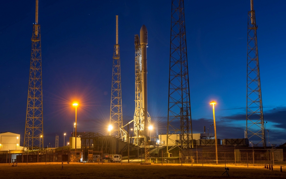 Download SpaceX falcon 9 Photos 2020 For Mobiles wallpaper