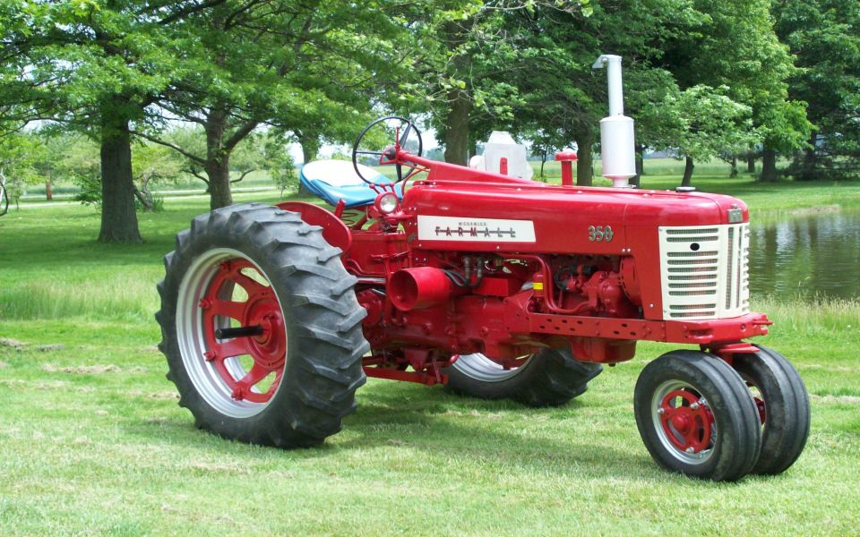Download Tractor Talk 1958 Farmall 350 Fastline wallpaper
