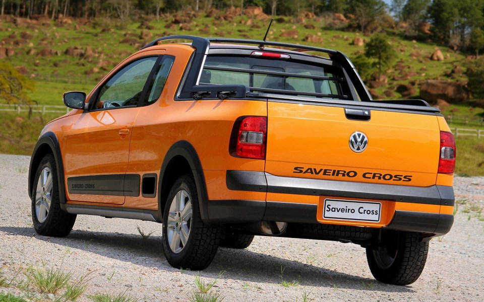 Download Volkswagen Saveiro Orange 4K iPhone wallpaper