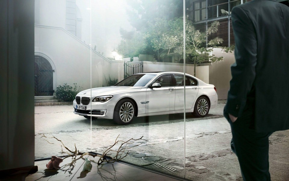 Download BMW 7 Series White 2020 wallpaper