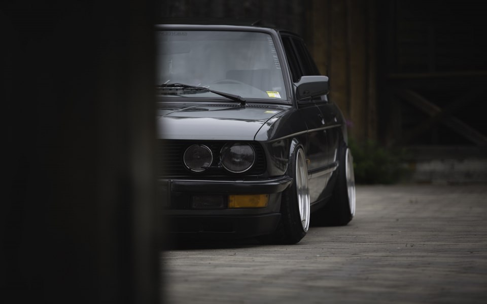 Download BMW E28 Low 2020 Wallpapers For Phone wallpaper
