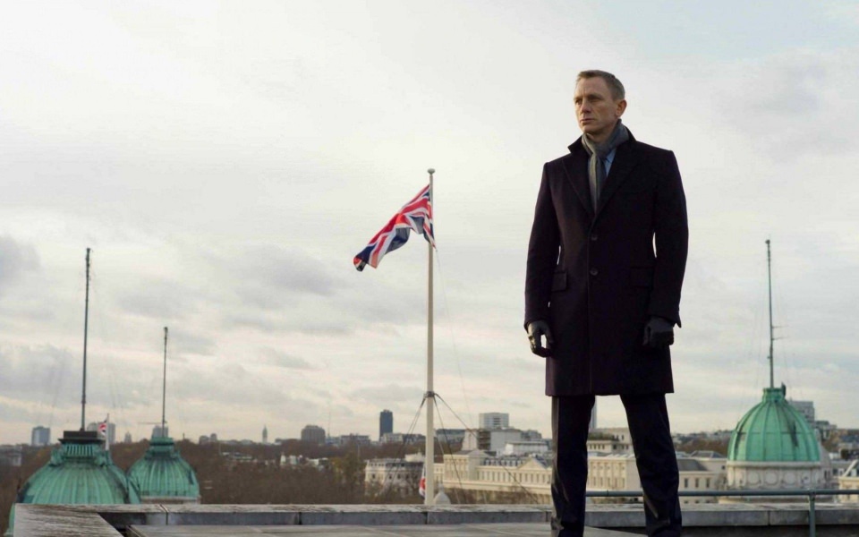Download Daniel Craig James Bond 4K wallpaper