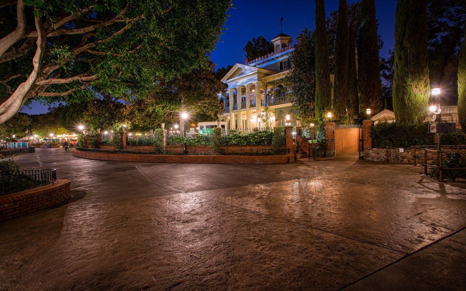 Download Disneyland Parks Houses California 4K wallpaper