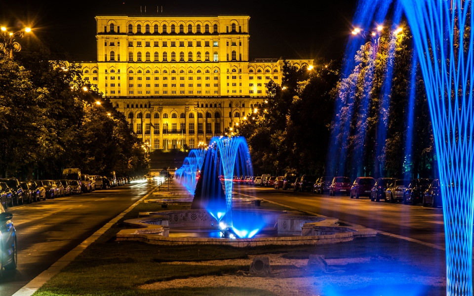 Download Romania Fountains Bucharest 2020 4K wallpaper