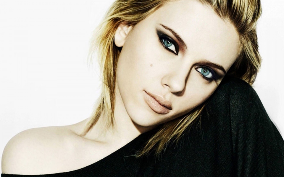 Download Scarlett Johansson 4K wallpaper