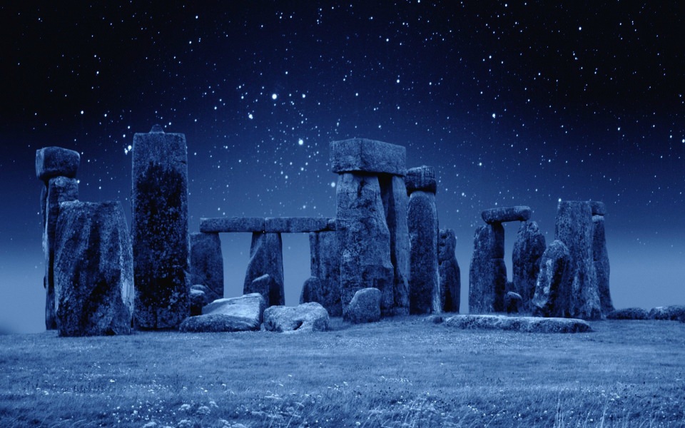 Download Stonehenge At Night 4K View wallpaper