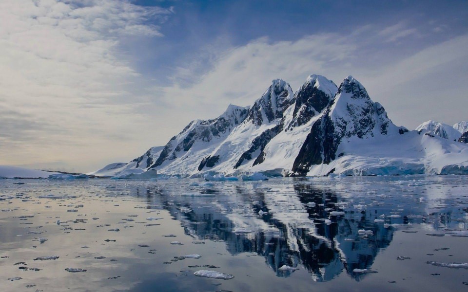 Download Antarctica Minimalist HD 4K Phone wallpaper