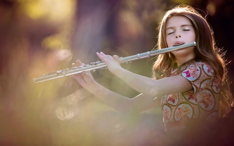 Download Cute Girl With Flute 4K 2020 HD Mac wallpaper