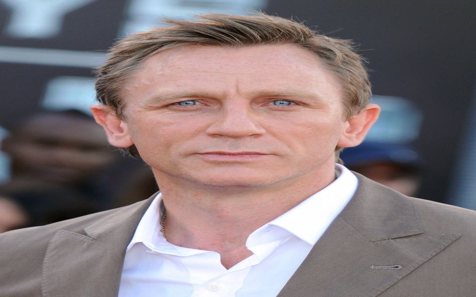 Download Daniel Craig HD 4K Phone wallpaper