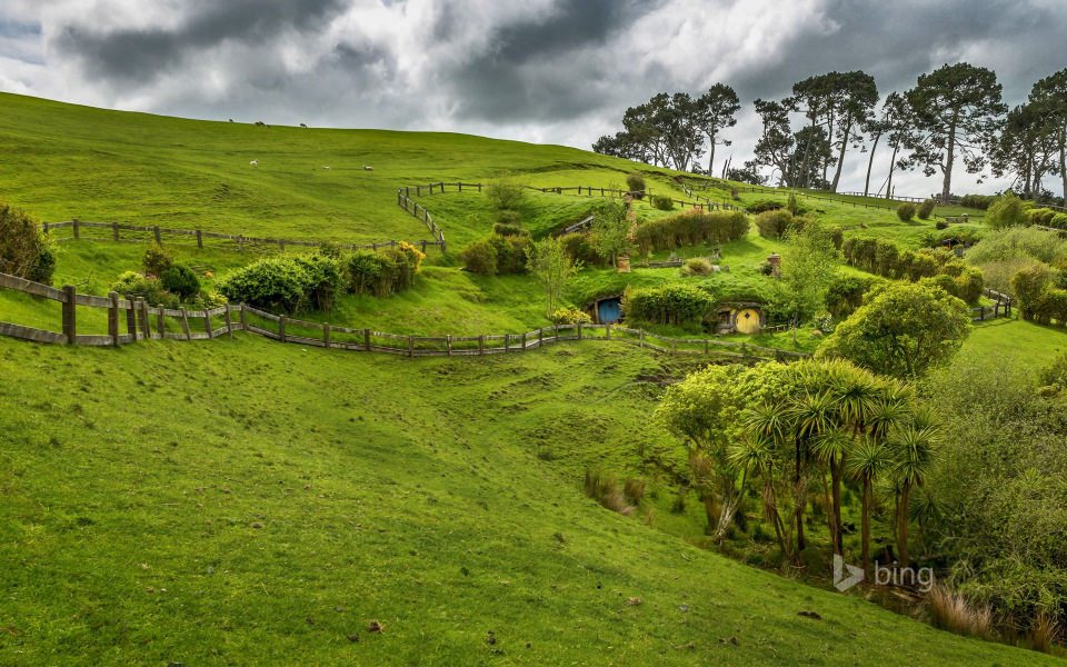Download Hobbiton North Island New Zealand wallpaper