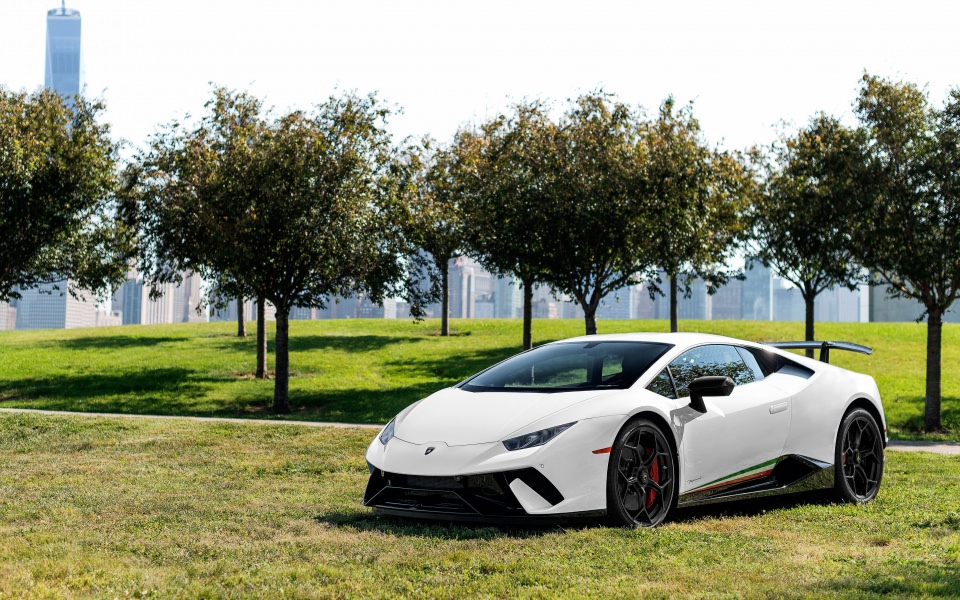 Download Lamborghini Huracan Performante 4K wallpaper