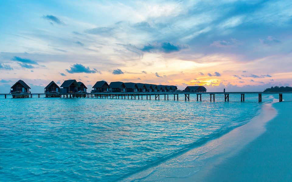 Download Maldives Resort 1920x1080 4K wallpaper