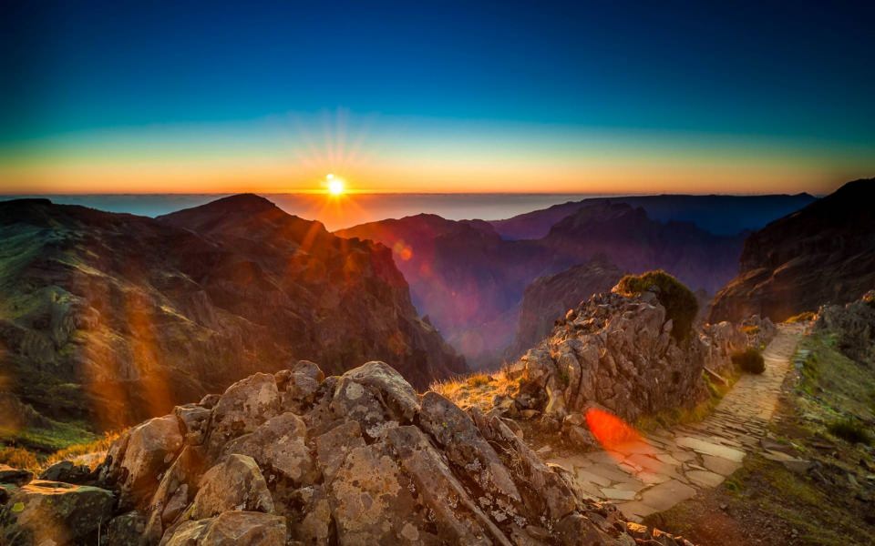 Download Rocky Mountain Sunrise Minimalist 4k HD 2020 wallpaper