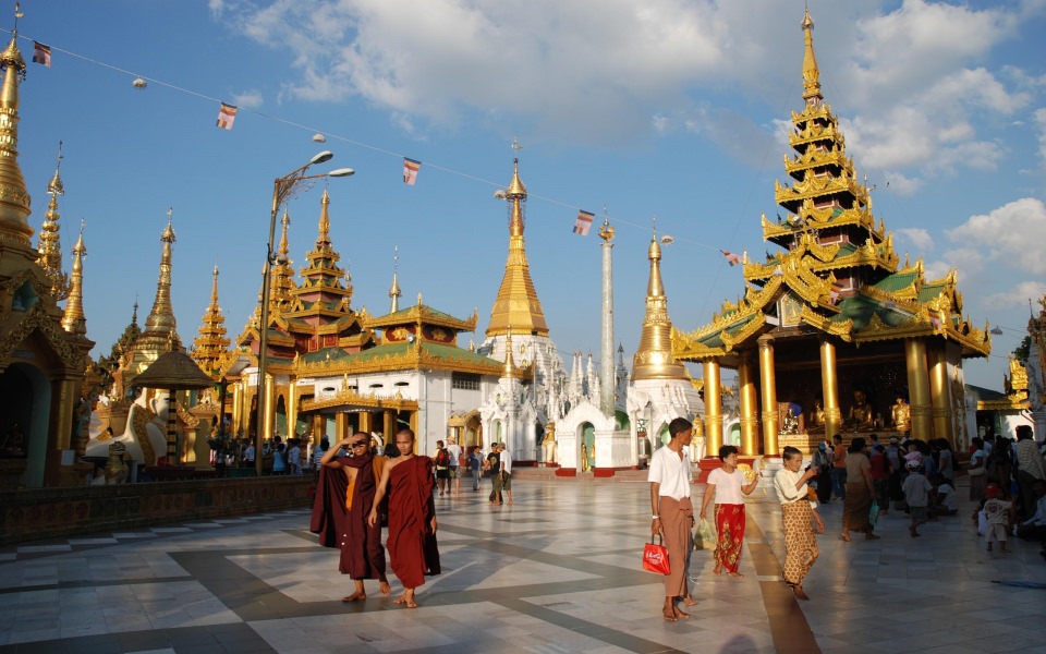 Download Shwedagon Pagoda Yangon HD 4K Phone wallpaper